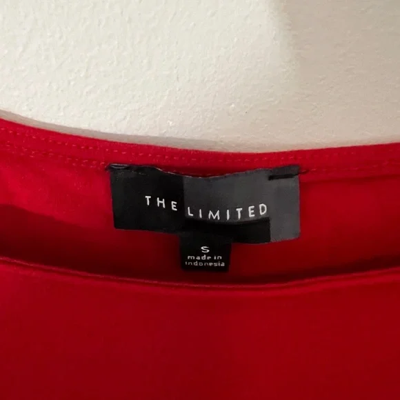 The Limited Button Detail Top - Picture 3 of 6